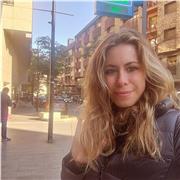 Soy educadora infantil y actualmente estudio técnico de rayos . Además soy monitora de natación y socorrista. Tengo 33 años.